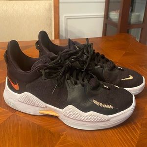 Men’s Nike PG 5 Black size 9.5 (women’s size 11)